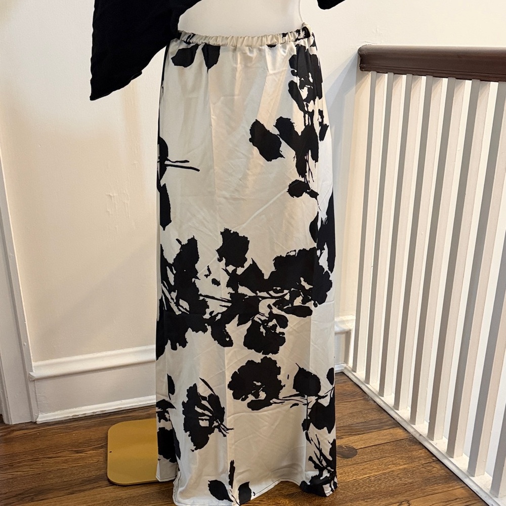 BUCKETLIST Monochrome Floral Maxi Skirt